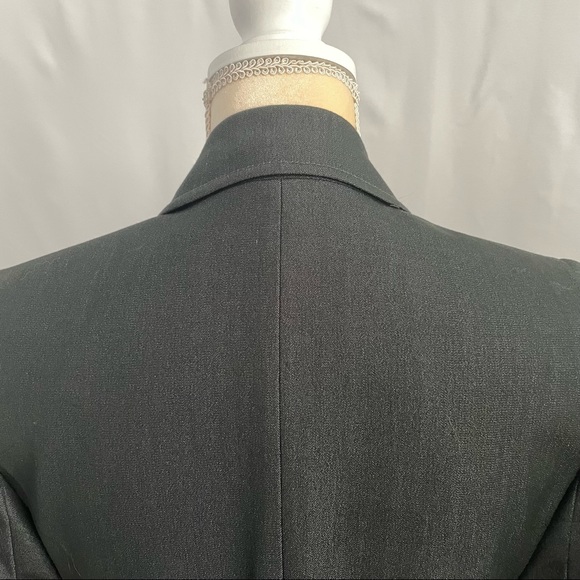 Tahari Arthur S. Levine gray blazer/jacket in a size 4P - Picture 9 of 13